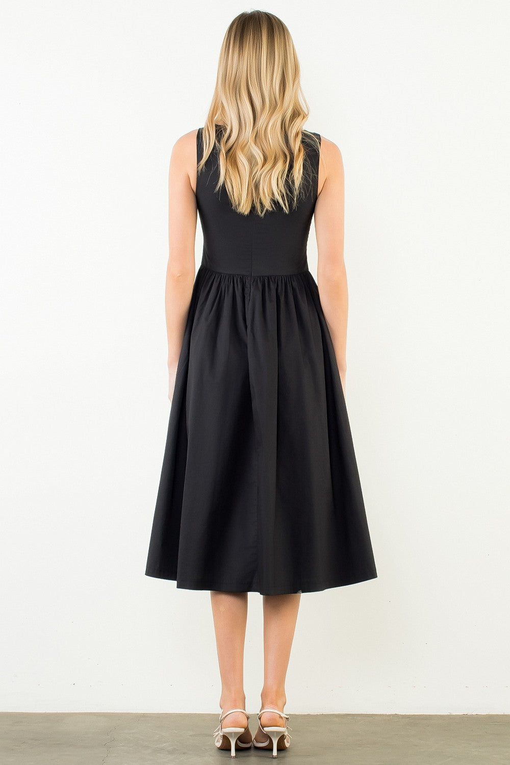 Wendi Sleeveless Midi Dress